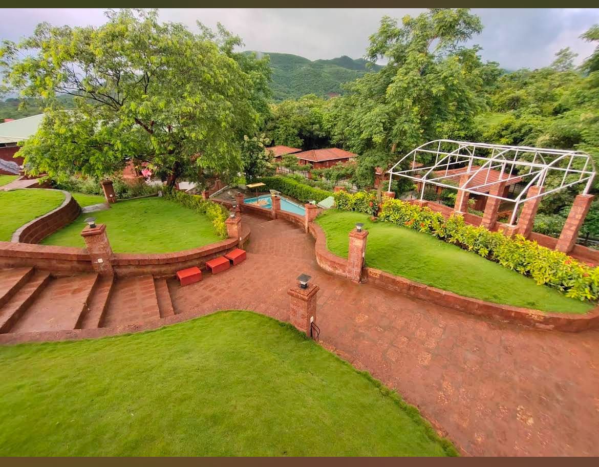 River Paradise Resort, Sangvi